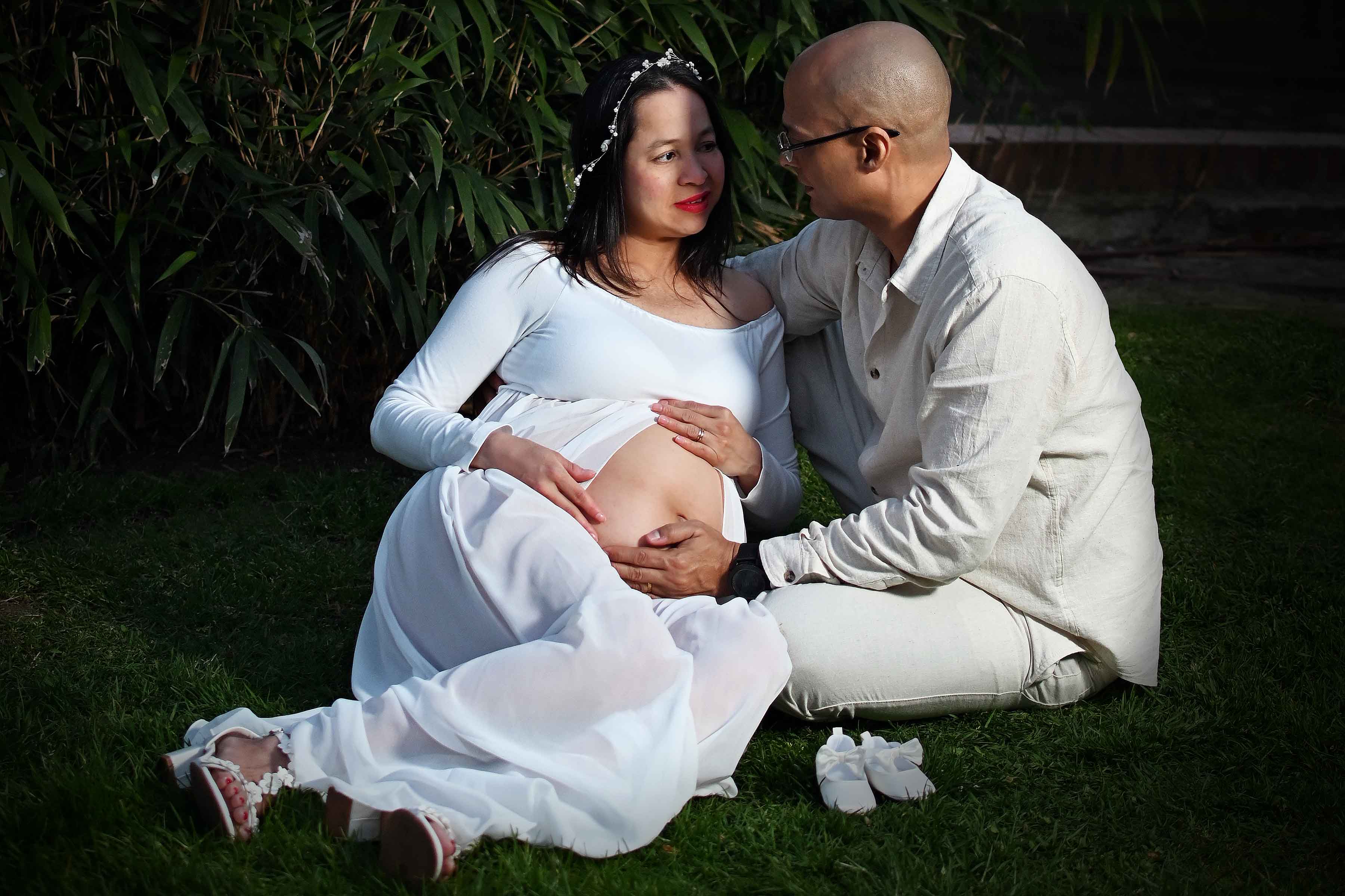 El Primer Embarazo de Dilia y Ragnar: Una Historia de Amor, Esperanza y Fotos Inolvidables en el Parque del Retiro